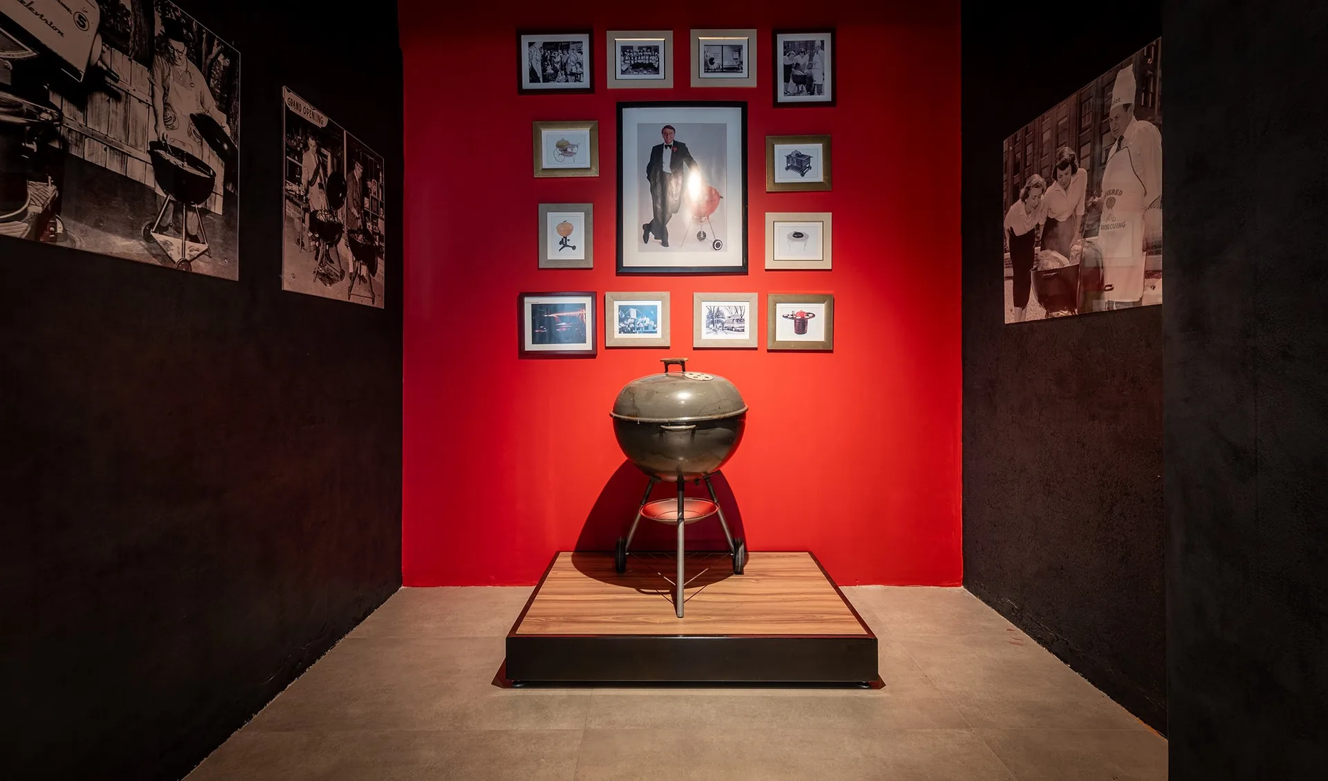 Galería heritage con muro rojo